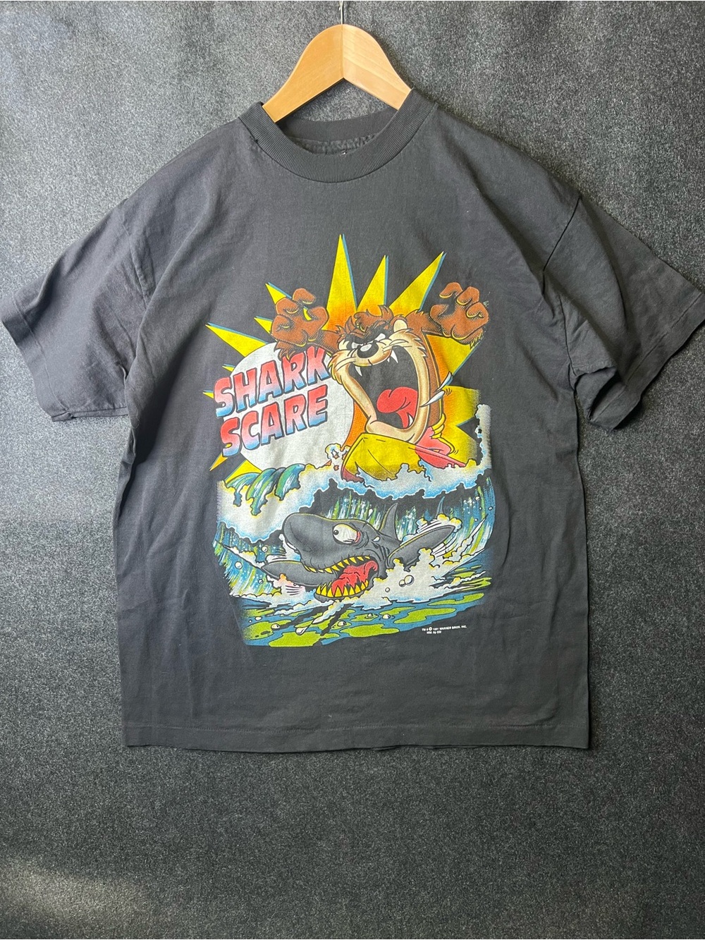 VTG 90s Looney Tunes Taz Shark Scare T-Shirt Mens L Single Stitch Made In USA